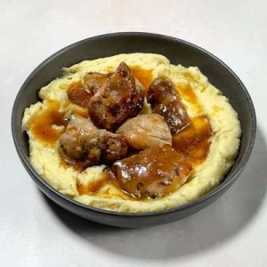 Fricassée de poulet et sa purée de pommes de terre maison (environ 350 g)